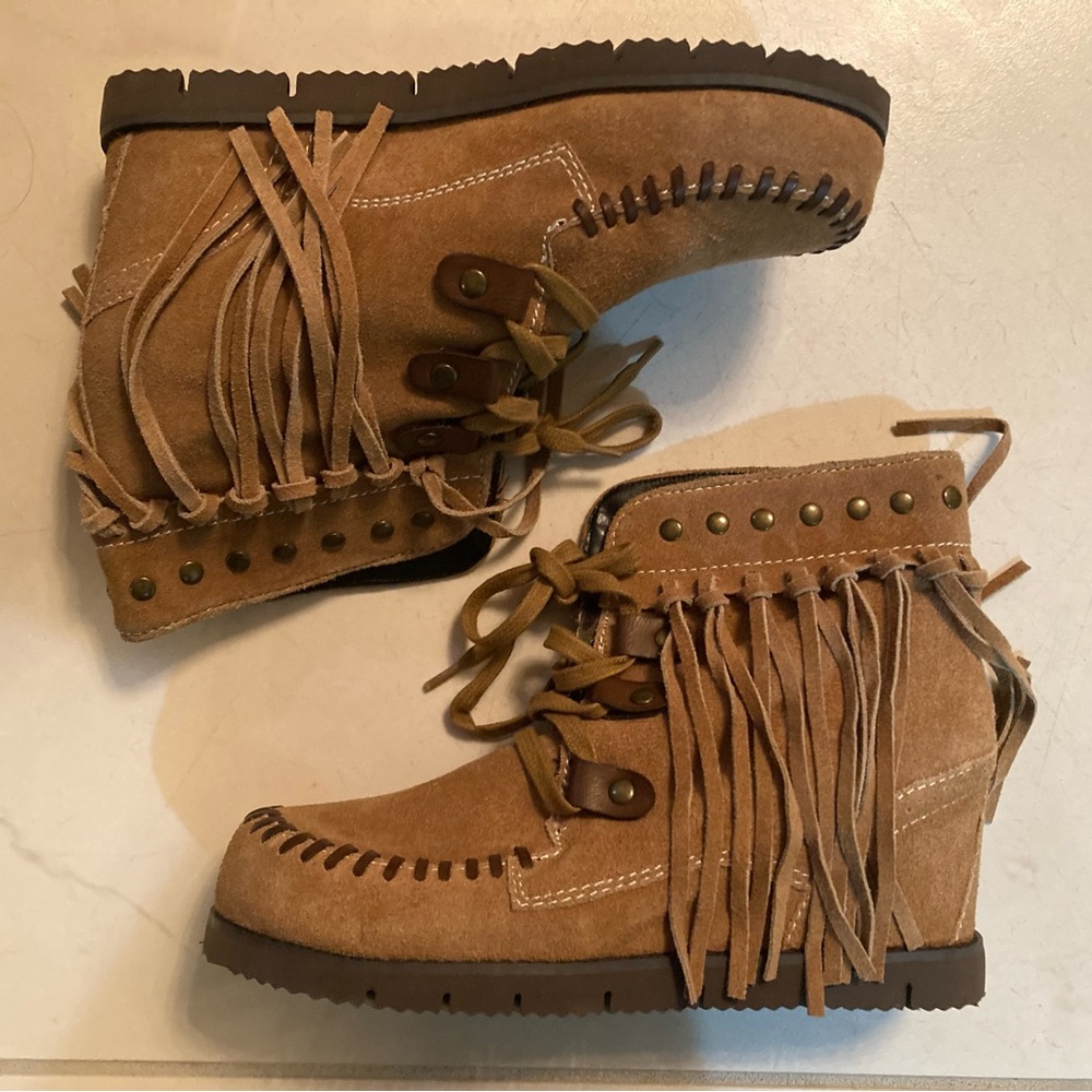 Mojo Moxy Tan Wedge Boots